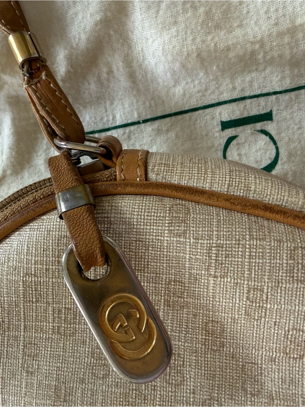 Vintage Gucci Beige Canvas Crossbody with Tan Leather Trim and Strap - Picture 4 of 7